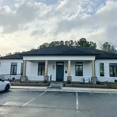 Exterior of the Singing River Dentistry office in Florence, AL.